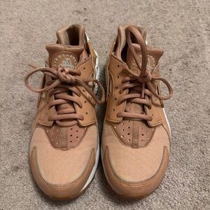 Nike Wmns Air Huarache Run 'Dusted Clay'